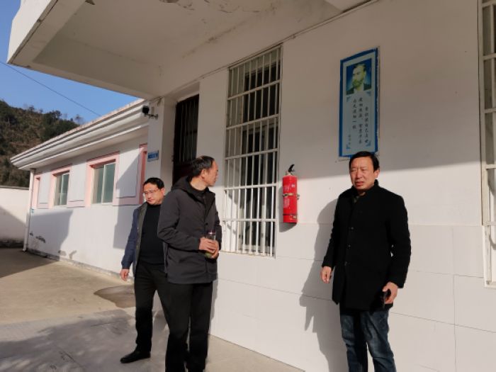 庐镇乡中心学校开展春季校园安全工作大检查