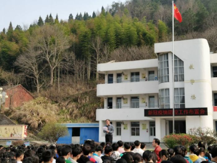 庐镇乡中心学校开展常态化疫情防控检查布置工作