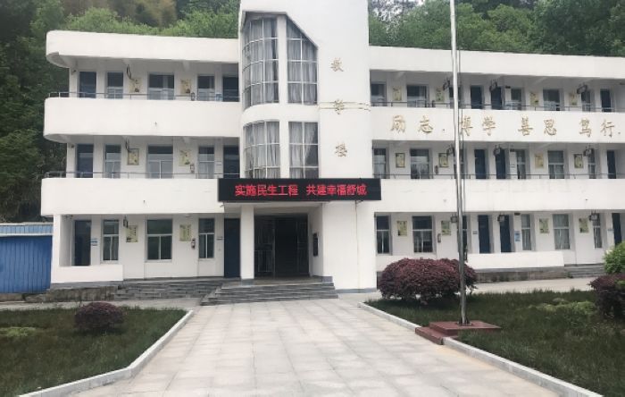 庐镇乡中心学校积极开展民生工程集中宣传月活动