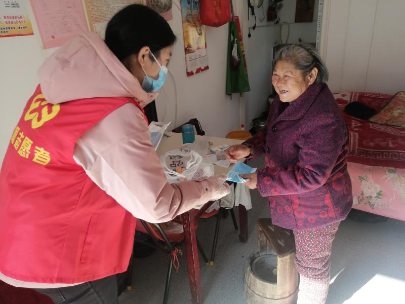 高峰乡开展送口罩献爱心传温暖文明实践活动