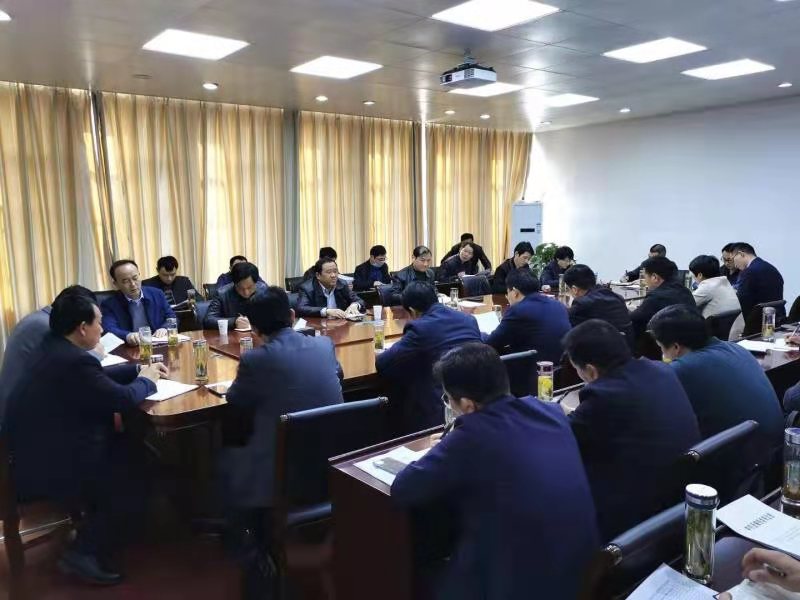 会上,县人社局党组书记,局长邱昌玉就2020年度我县重点企业帮招工作