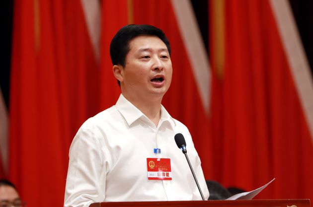 会议以无记名投票方式选举王万喜为舒城县人民政府县长,李家响为舒城