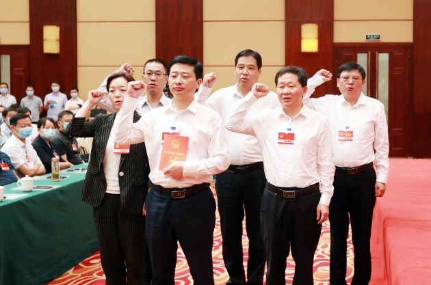 县委书记张秀萍主持会议并作重要讲话.