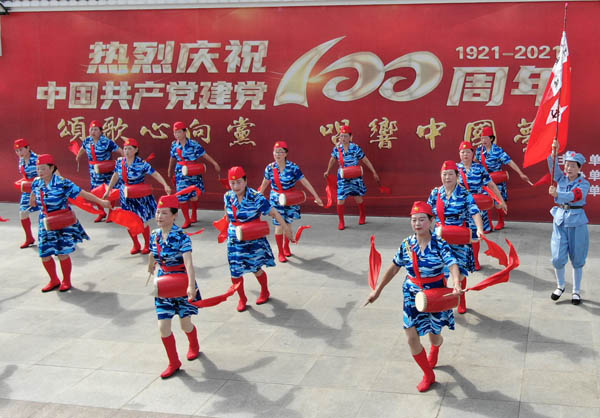 城关镇双丰村庆祝建党100周年颂歌心向党共筑中国梦在村文化广场唱响