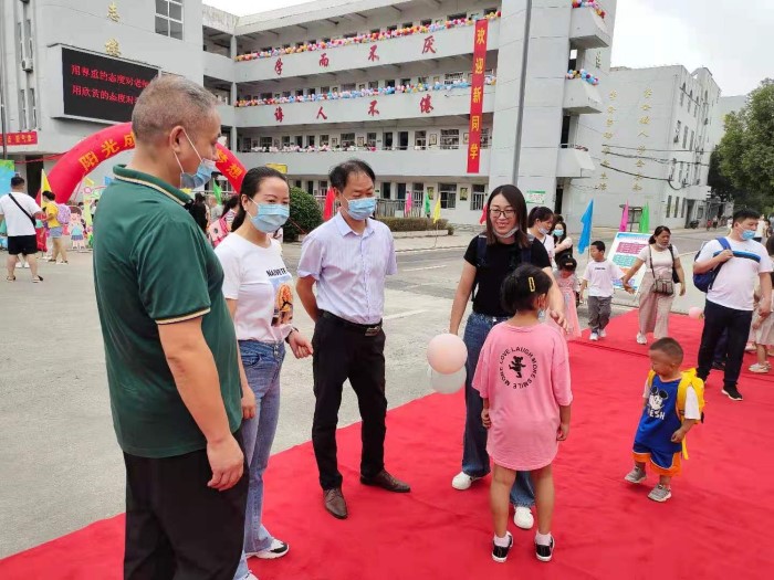 城关三小教育集团桃溪中路校区喜迎新生_舒城县人民政府
