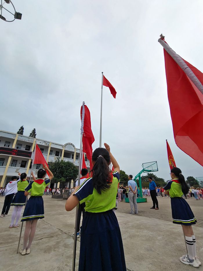 千人桥小学举行新学期开学典礼