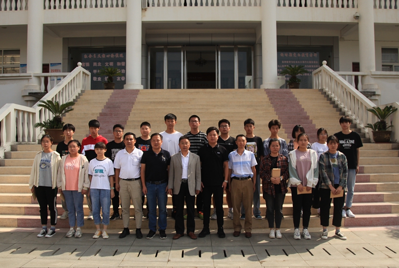 舒城一中举行了洪祖权爱心奖学金发放仪式