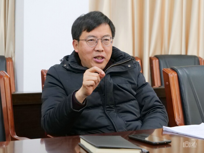 工作室导师,舒城一中校长杜显忠为积极贯彻《关于全面加强和改进新