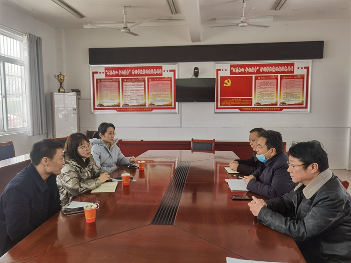 五显镇党委政府领导到五显镇中心学校调研指导工作