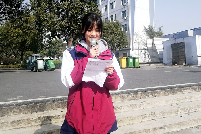 桃溪中学举行升旗仪式和国旗下讲话活动