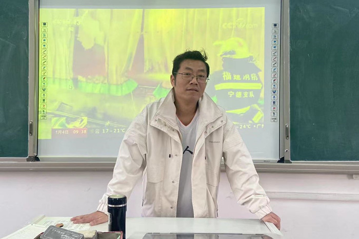 千人桥中学师生同上全国中小学消防安全公开课