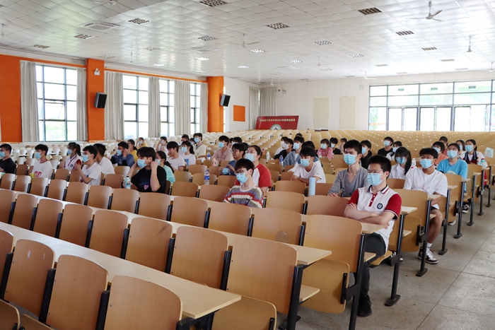 缓解压力轻松备考干汊河中学高三年级开展别样的减压活动