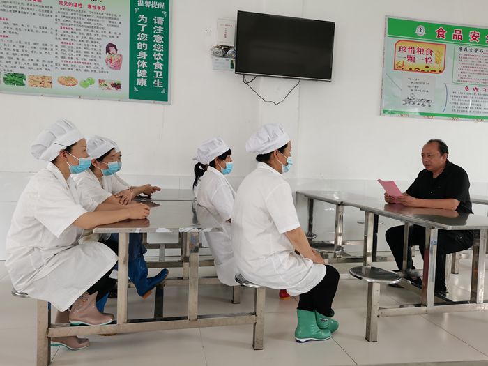 五显镇中心学校开展6月食堂从业人员食品安全培训暨食堂醇基燃料使用安全操作培训_舒城县人民政府