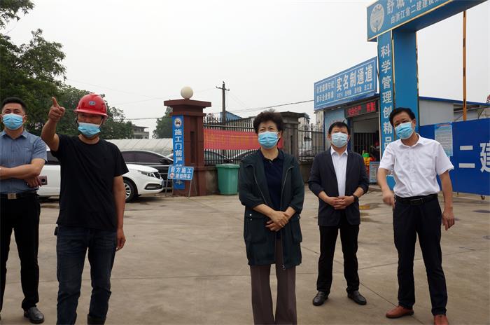 张秀萍到舒城中学检查指导高考准备工作