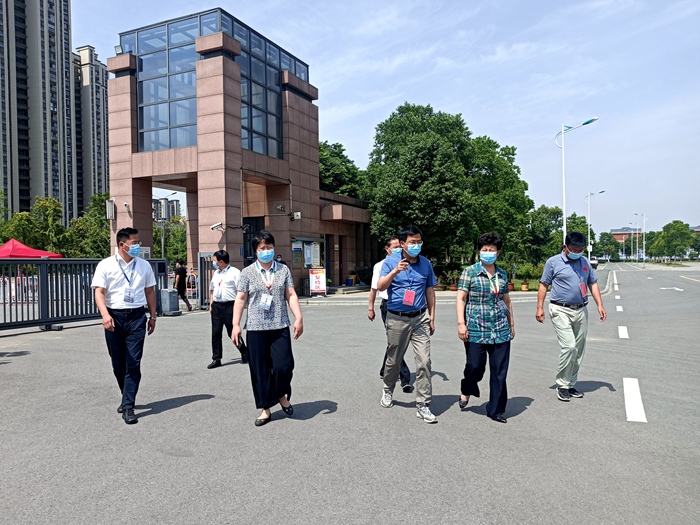 张秀萍巡视舒城二中考点