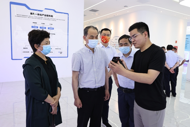 夏涛来我县开展“优环境、稳经济”现场集中办公活动