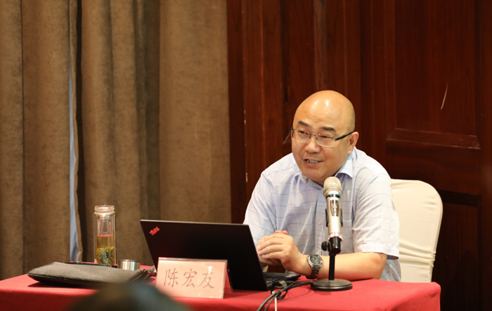 7月16日上午合肥师范学院教师教育学院教授陈宏友作了《挑战与机遇