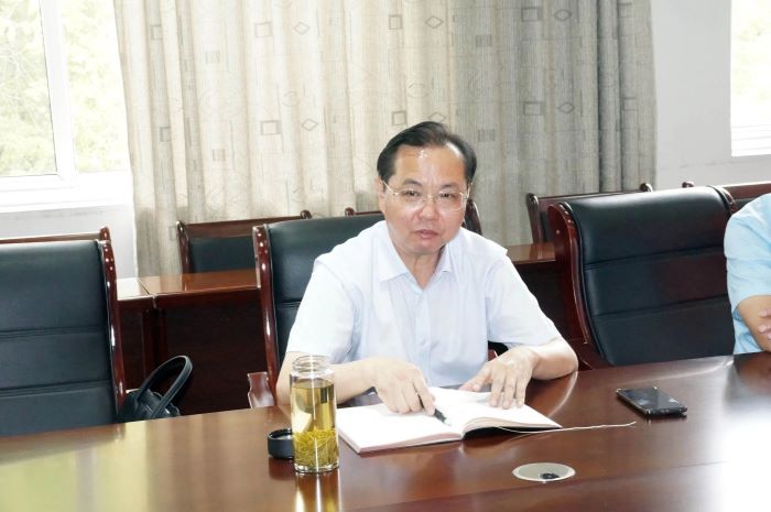 倪敬云到舒城中学开展教师节慰问活动_舒城县人民政府