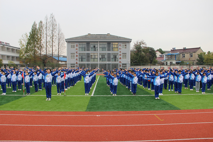 干汊河镇中心学校第23届秋季运动会开幕了