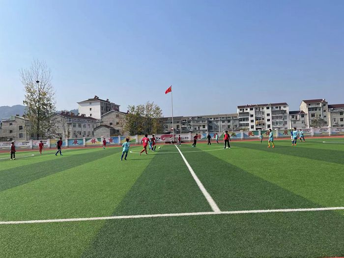 学校练足球（门生
在学校练习
足球要收费吗）《学生在学校训练足球要收费吗》