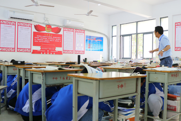 千人桥中学开展防震避险疏散逃生演练活动