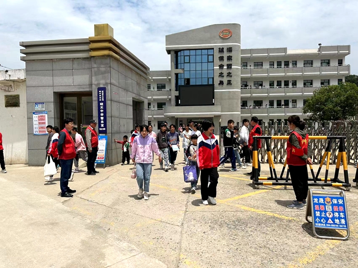 晓天中学做好学校"护学岗"工作_舒城县人民政府