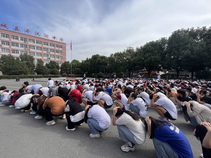 干汊河中学开展"9.18"防空防灾疏散演练