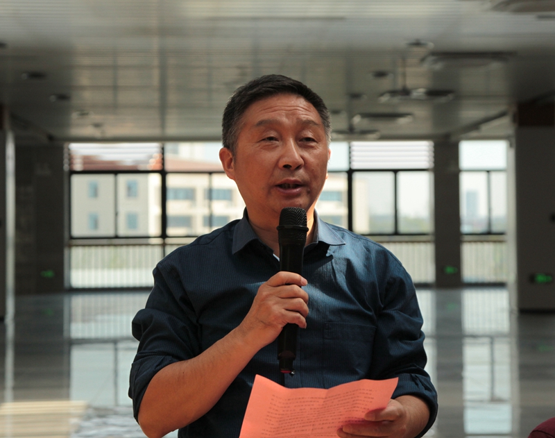 舒城一中邀请退休教职工到新校区参观考察