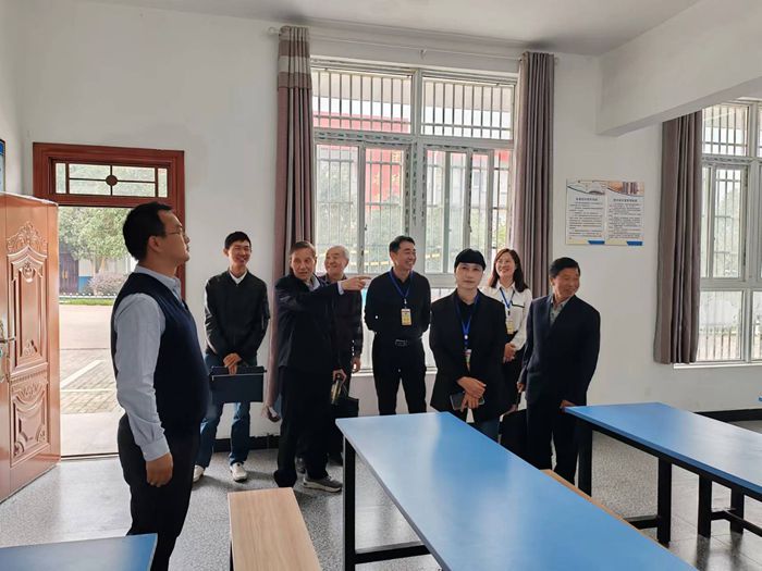 动态>该校党总支书记,校长刘锐汇报了该校今后老年学校工作的工作安排