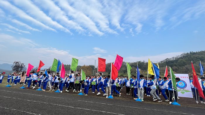 城冲中心学校举行第十五届秋季运动会开幕式