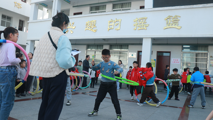 杭埠镇中心小学举行第二十三届冬季校园运动会