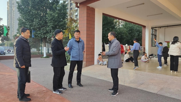 城关三小教育集团党支部书记,校长廖琢佳就学生体质测试复检工作作了