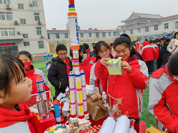 专栏>专题专栏>舒城教育专题>学校新闻>校园动态>举办此次"科技创新 