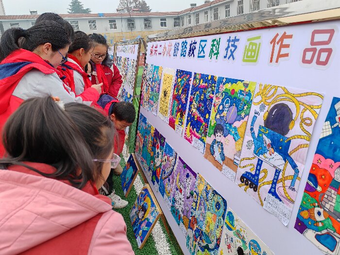 童筑梦想""迎元旦,畅未来"科技制作及科技手抄报作品展,旨在通过