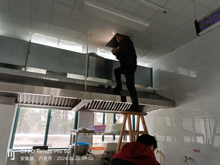 张母桥镇中心学校食堂全力做好开学准备工作