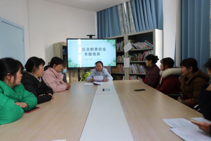 庐镇乡中心幼儿园开展安全专题培训工作