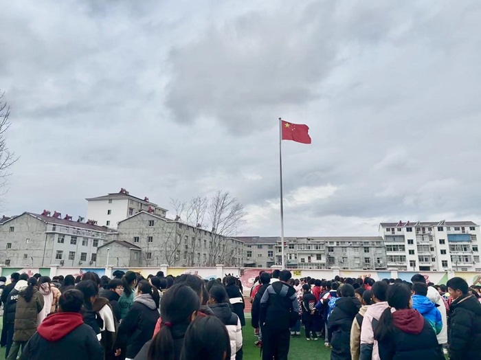 河棚镇中心学校举行春学期首次升国旗仪式