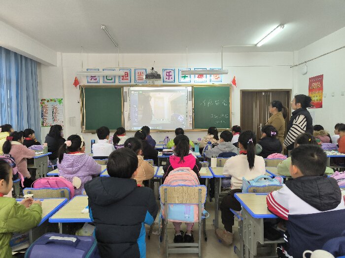 实验小学教育集团欧洲华城校区观看火灾疏散逃生演练公开课