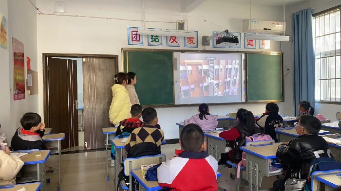 实验小学教育集团欧洲华城校区观看火灾疏散逃生演练公开课