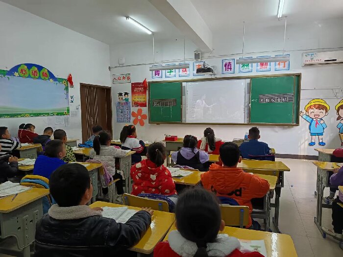 实验小学教育集团欧洲华城校区观看火灾疏散逃生演练公开课