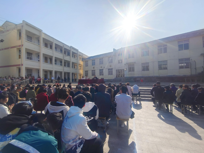 百日誓师凌云志奋楫扬帆正当时杜店中学开展决胜中考百日誓师大会