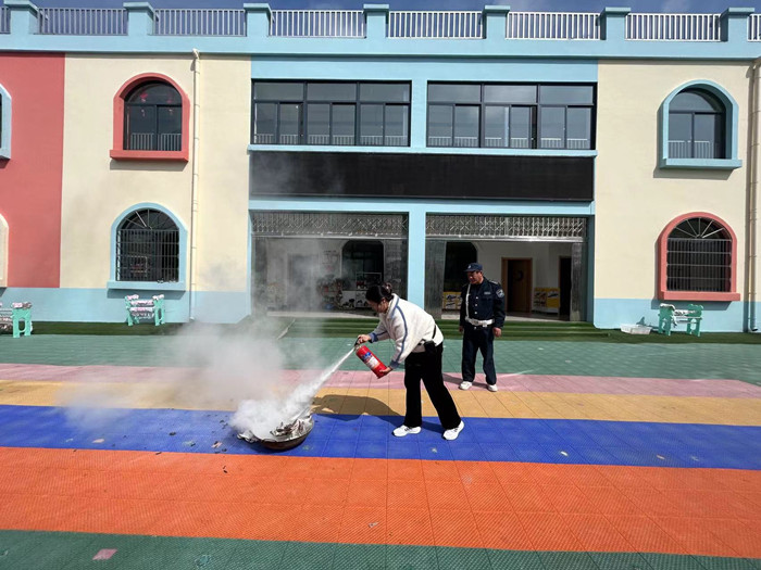 孔集幼儿园开展消防应急逃生演练活动