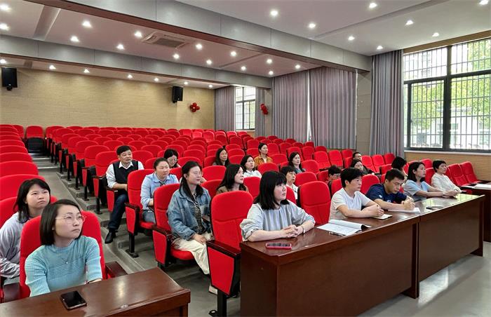 本次劳动教育培训会由该校分管教学的副校长潘桂生