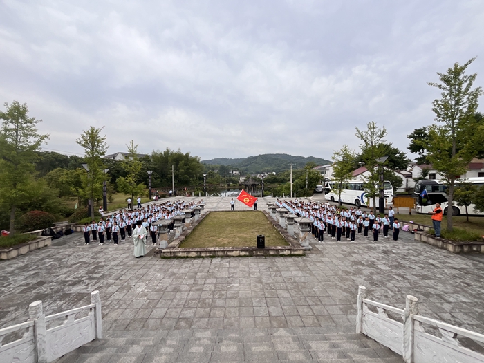 干汊河中学小学部开展"尊师重教 国学传承 "研学活动