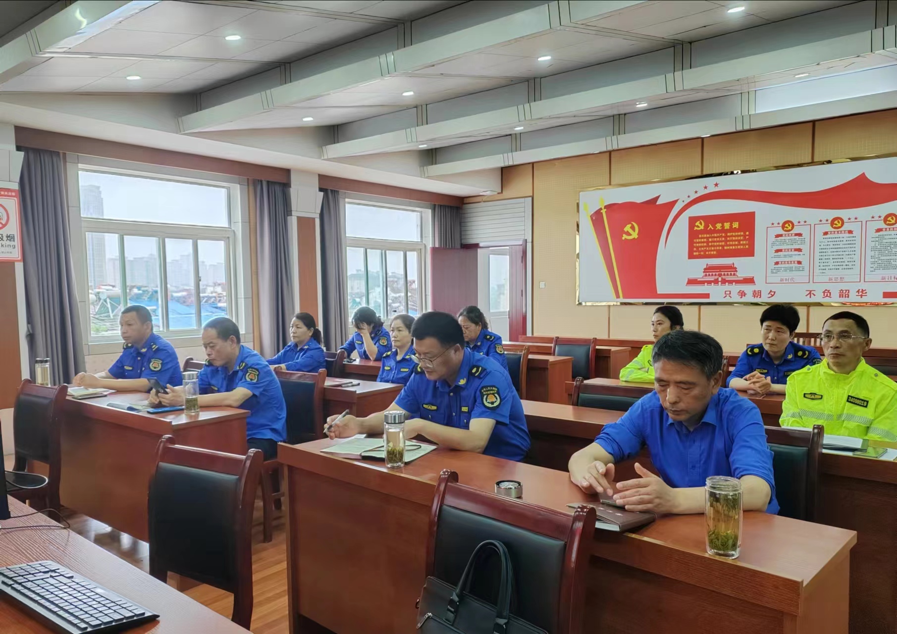 县环卫所所长杜荣军就下一步工作开展进行了再强调,再要求.