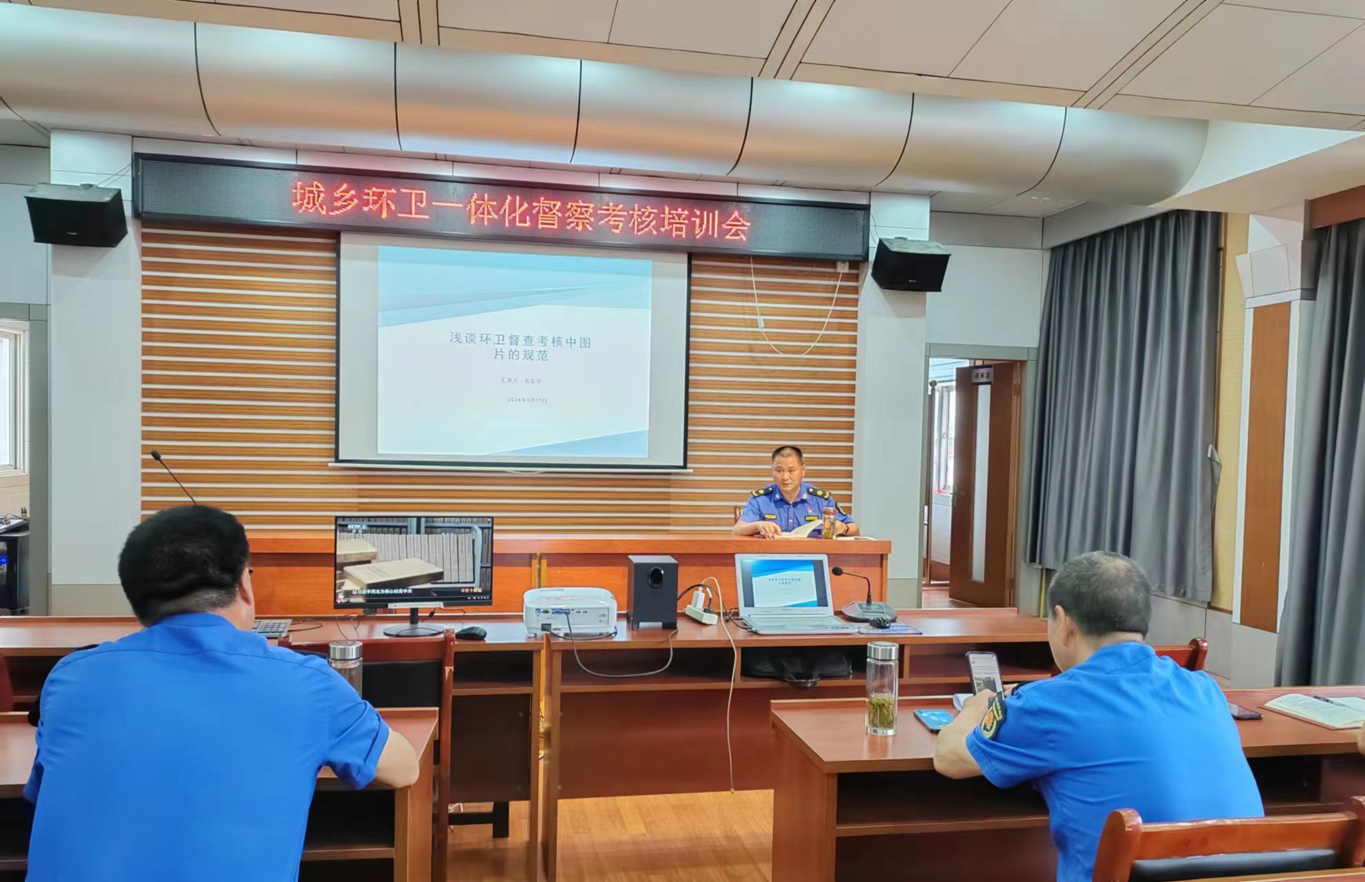 县环卫所所长杜荣军就下一步工作开展进行了再强调,再要求.