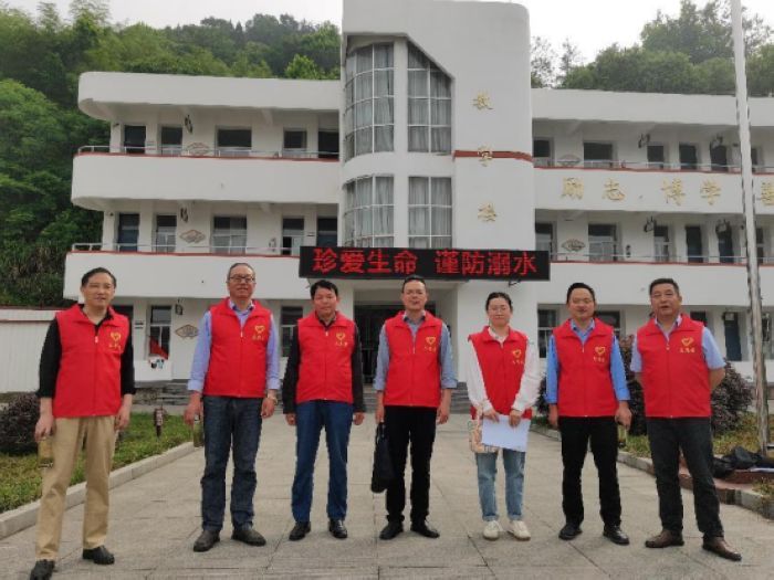 庐镇乡中心学校组织开展期中大家访活动