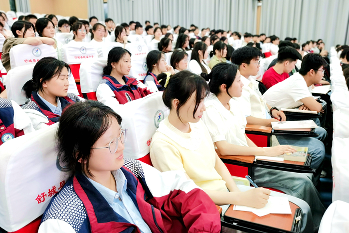 桃溪中学精心组织高考考前指导