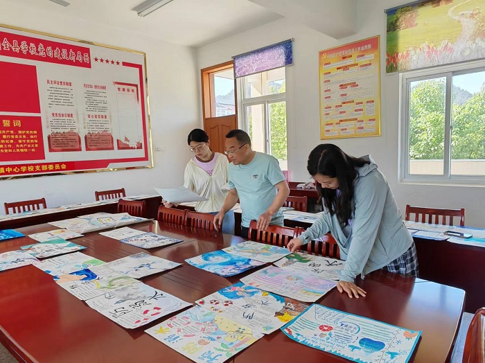 河棚镇中心学校开展防溺水手抄报比赛