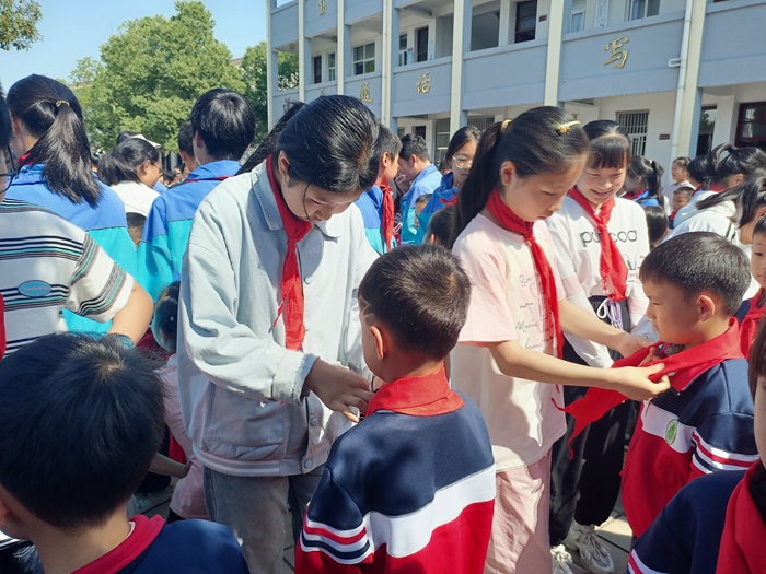 千人桥小学举行新生入队仪式